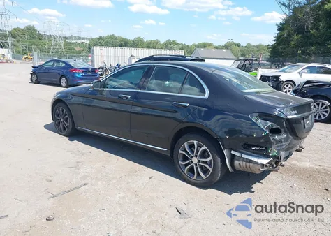 2015 Mercedes-Benz C 300 4Matic/Luxury 4Matic/Sport 4Matic z USA, uszkodzony, nr VIN 55SWF4KB9FU023915